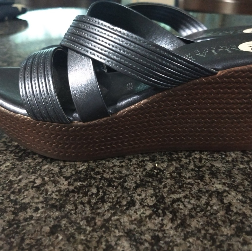 Women's black sandals